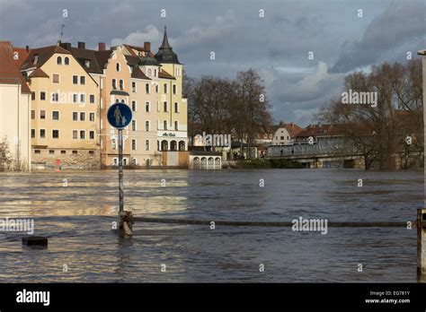 Deutschland Bayern Hochwasser Der Donau In Regensburg Stockfotografie