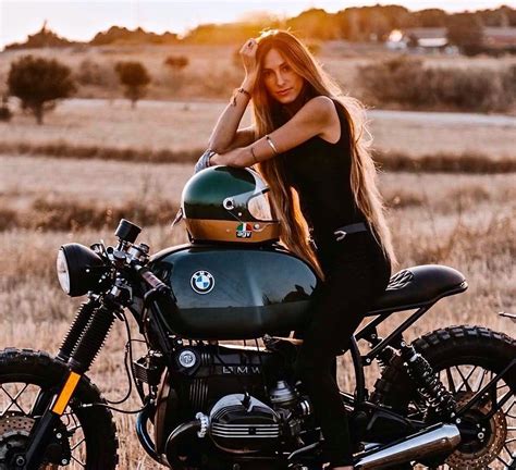 Beatriz And The R100 Inazuma Café Racer Motorcycle Girl Cafe Racer Girl Biker Photoshoot