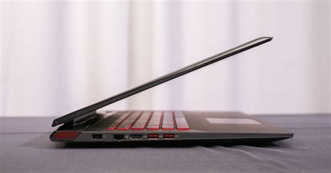 Lenovo Y70 Touch A Fully Loaded 17 Inch Gaming Laptop Hands On Cnet