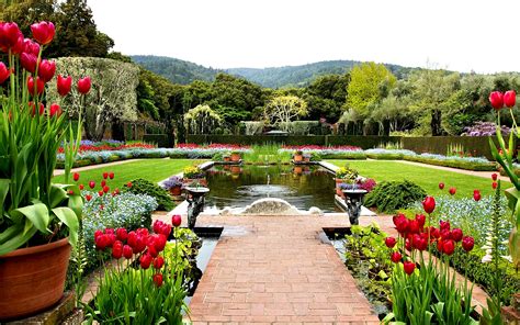 Top 10 Most Beautiful Flower Gardens