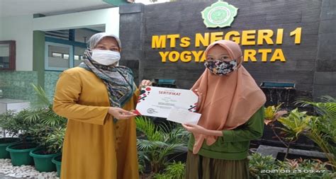 Mtsn 1 Yogyakarta Serahkan Penghargaan Pemenang Lomba Hut Ri Mtsn 1