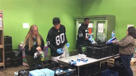 Wells fargo bank with 11 offices, chase bank with 9 offices, bank of america with 9 offices, citibank with 5 offices and bank of the west with 4 offices. Oakland Raiders help at Fremont's Tri-City Volunteers Food ...