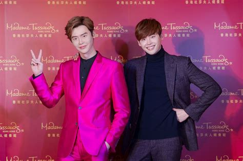 There are more than 100 wax figures of celebrities at. Lee Jong Suk Poses With His Wax Figure at Madame Tussauds ...