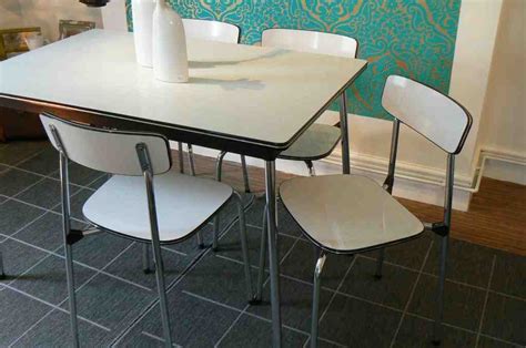 Restoring 1950s kitchen tables and chairs this 1950's yellow formica kitchen set with chrome legs looks pretty good from afar or in. Formica Kitchen Table and Chairs - Decor Ideas