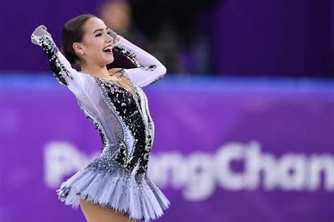 Russian Figure Skater Medvedeva Sets World Record In Short Program — Rt