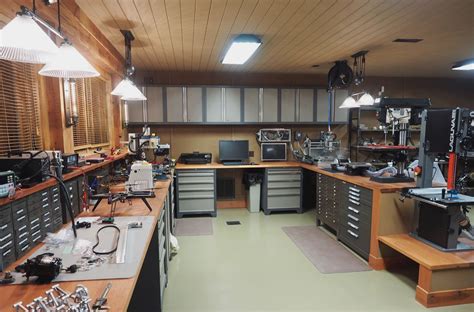 If your home has a detached garage that isn't being used, why not convert it into a space that serves a good purpose? Woodworking Projects | Garage workshop, Garage workshop ...