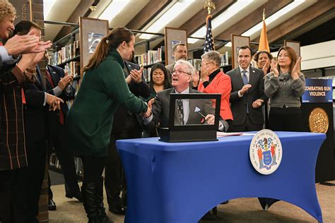 El Gobernador Murphy Convierte En Ley Nuevas Restricciones De Armas