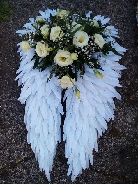 Pin On 花藝 Funeral Flower Arrangements Funeral Floral Arrangements