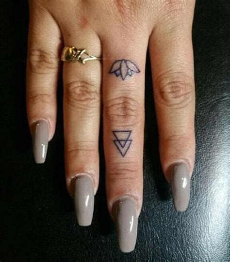 50 Beautiful Finger Tattoo For Women For Creative Juice