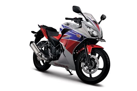 New 2015 Honda Cbr250r Launched With More Power And Twin Headlamps In