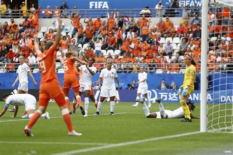 Het nederlandse duo neemt het om 21.00 uur in madrid op tegen tottenham hotspur. Wanneer spelen de Oranje Leeuwinnen de achtste finale ...