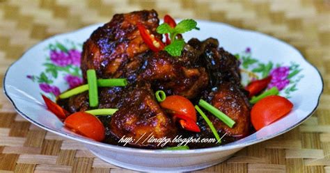 Hidangan ayam kuah ini menggunakan bagian paha. Resepi Ayam Kicap Pedas Madu Karipoley (Daun Kari ...