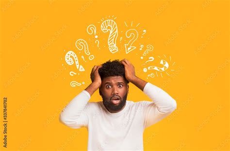 shocked black guy with question mark over his head 스톡 사진 adobe stock