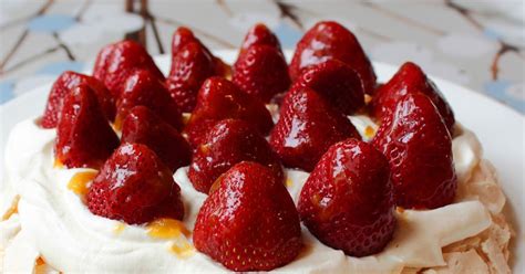 Served this on top of garlic mashed potatoes as recommended by chef john. Food Wishes Video Recipes: Fresh Strawberry Pavlova - Cracking Up Down Under! in 2020 | Pavlova ...