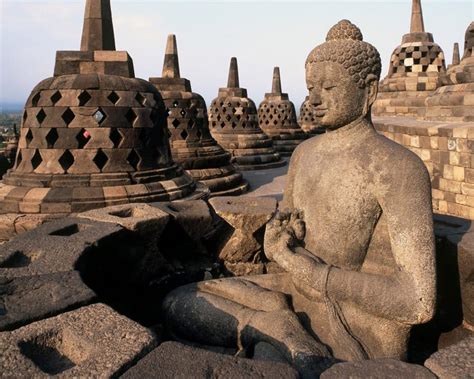 Gambar Candi Borobudur Bagian Candi Beserta Penjelasannya