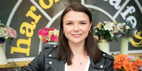 Neighbours Spoilers Freya Reveals More On Mystery Man