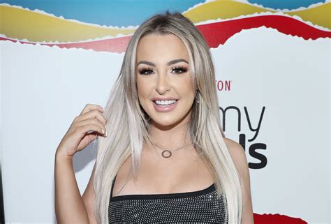 Tana Mongeau Pregnant Why Fans Think Youtuber Is Lying J 14