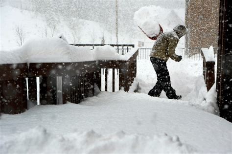 Denver Weather Colorado Blizzard Drops 271 Inches Of Snow On Denver