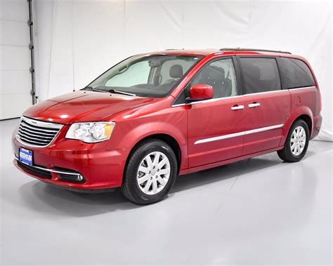 Chrysler Town & Country Minivan / MPV 2008 opiniones, datos técnicos