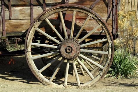 Old Antique Wagon Wheel Stock Image Image Of Ancient American 334773
