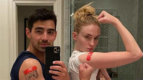 Sophie Turner Joe Jonas Pose For A Selfie After Getting Their Covid 19