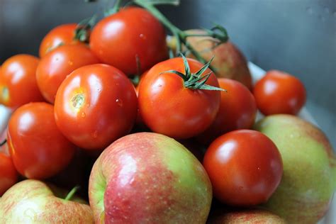 Diet Rich In Apples Tomatoes May Help Repair Lungs Of Ex Smokers
