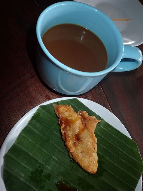 Maybe you would like to learn more about one of these? Pisang goreng dan kopi. Enak sekali | Pisang, Kopi