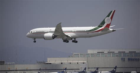el presidente lópez obrador anuncia que hay dos potenciales compradores para el avión