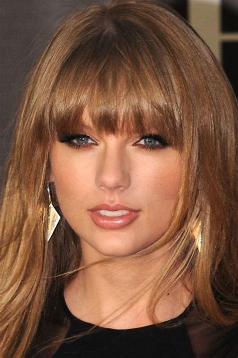 5 Taylor Swift Makeup Looks That Are Perfect For Any Black Outfit