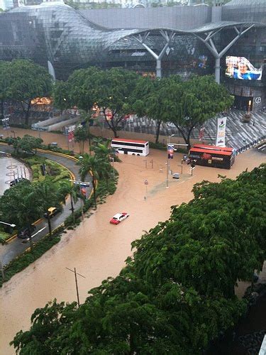 Get daily travel tips & deals! ALex Lee Photography: Flood in Singapore