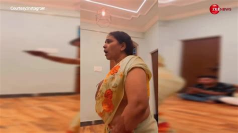 Heavy Breast Bhabhi Dances On The Song Dheere Dheere Se Meri Zindagi Me Aana With Her Sexy Moves