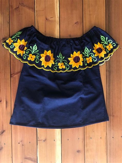 Blusa Campesina Etsy In 2020 Outfits Mexican