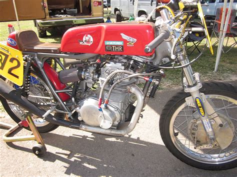 Minimalista y retro, con exquisitos detalles de aleación pulidos, esta. Honda cb 350 vintage race bike