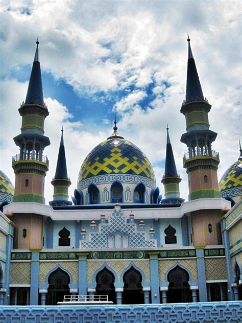 10 Masjid Terindah Indonesia