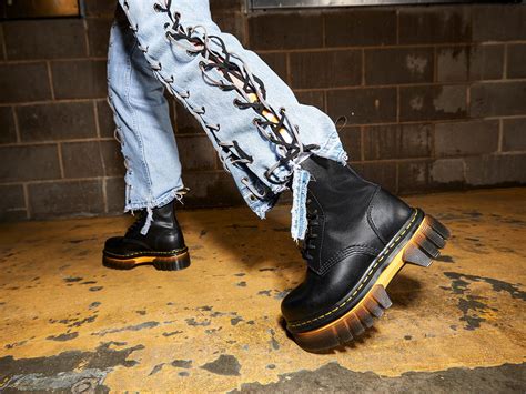 dr martens presenta la colección neoteric yellow pop highxtar