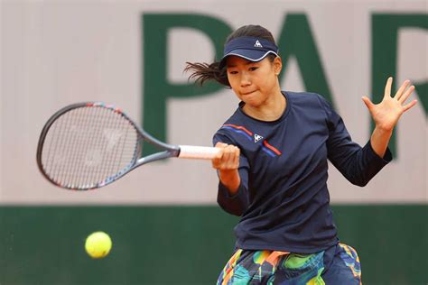 大坂選手のサインと、その下には、home is where the heart isとあります。 日比野菜緒が嬉しい全仏OP初勝利!全米で大坂なおみを苦しめた ...