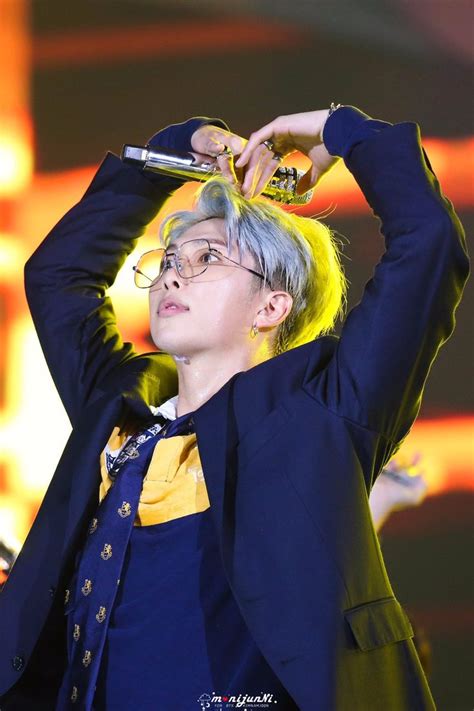 The latest lyrical squabble to take over news feeds is the war of words between rap legend eminem and former xxl. 모니주니 on (com imagens) | Eminem, Kim namjoon, Namjoon