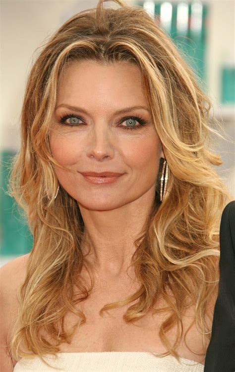 In Photos Michelle Pfeiffer Turns Beautiful Brown Hair Most Beautiful