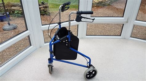 3 Wheel Walker Disability Shopping Trolley Walking Aid In Church