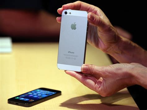 Nikkei Apple Cut Its Iphone Supply Orders In Half Business Insider