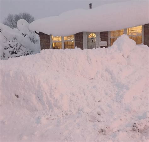Photos Record Breaking 60 Inch Snowfall Blankets Erie Pennsylvania