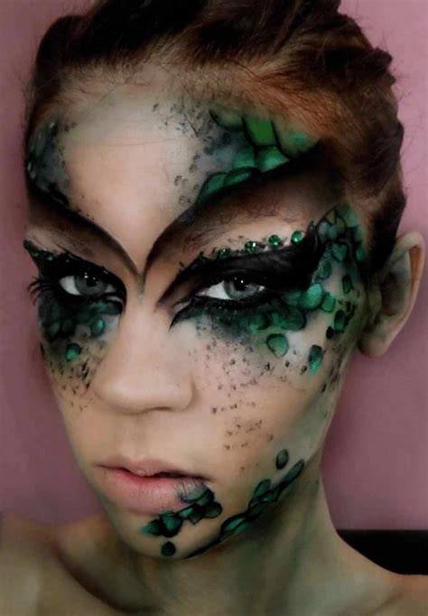 Halloween is just round the corner and you must be already planning your kids' costumes and makeup. 50+ Halloween Makeup Designs, Ideas for Women, Men and ...