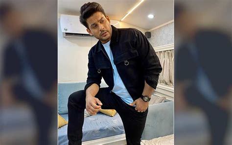After season 13, the maker of the show and colors tv is planning to come up with a new season (bigg boss season 14) in the month of 2020 after corona epidemic. Bigg Boss 14: Bigg Boss 13 Winner Sidharth Shukla Gets ...