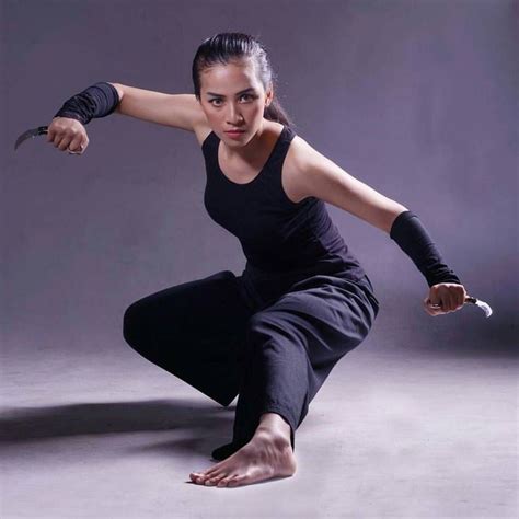 Pin By Steffi On Martial Arts Female Action Poses Action Poses Free