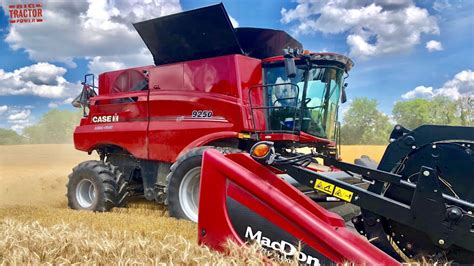Case Ih 9250 Axial Flow Combine Harvesting Wheat