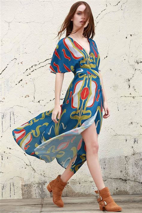 72 Off Stylish Plunging Neck Half Sleeve Abstract Print Womens