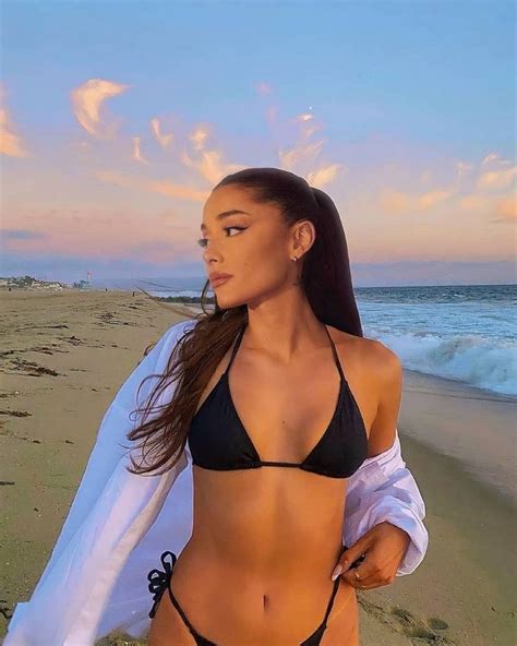 Best 10 Ariana Grande Bikini Pics Of All Time Celebrity Bold Pic