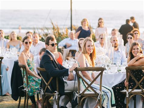 9 Ways to Keep Your Wedding Guests Entertained at the Reception Table