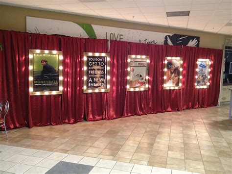 Making The Foyer Look Like A Theater Entrance Hollywood Theme Party