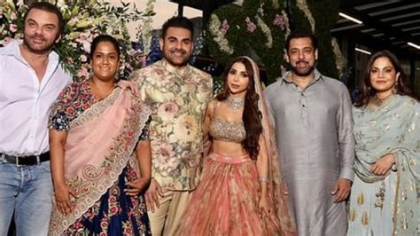 arbaaz khan weds sshura khan salman sohail arpita salim khan pose with the newlyweds